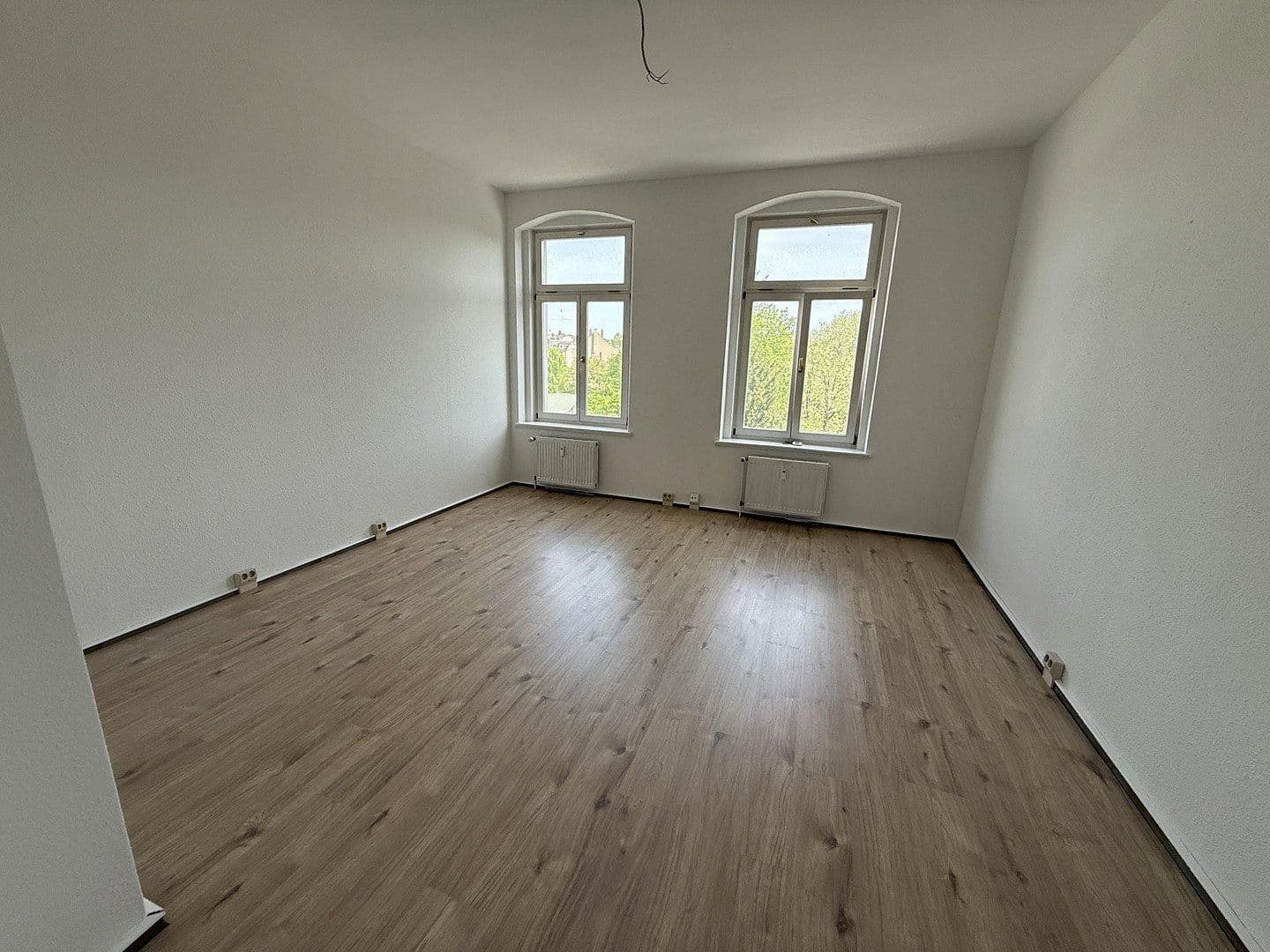 Prenájom bytu 4-izbový 105 m², Jößnitzer Str. 71, Plavno, Sasko Prenájom bytu 4-izbový 105 m², Jößnitzer Str. 71, Plavno, Sasko
