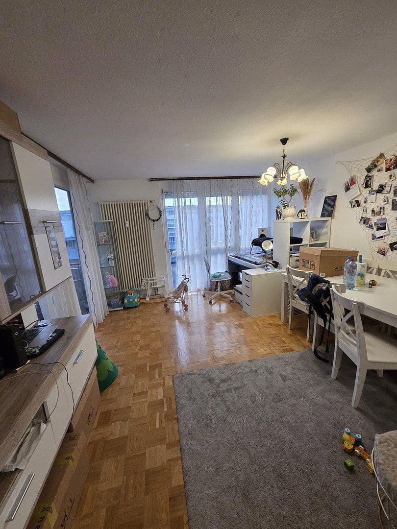 Prenájom bytu 2-izbový 60 m², Walter-Gropius-Str. 3, Reutlingen, Bádensko-Wurttembersko Prenájom bytu 2-izbový 60 m², Walter-Gropius-Str. 3, Reutlingen, Bádensko-Wurttembersko