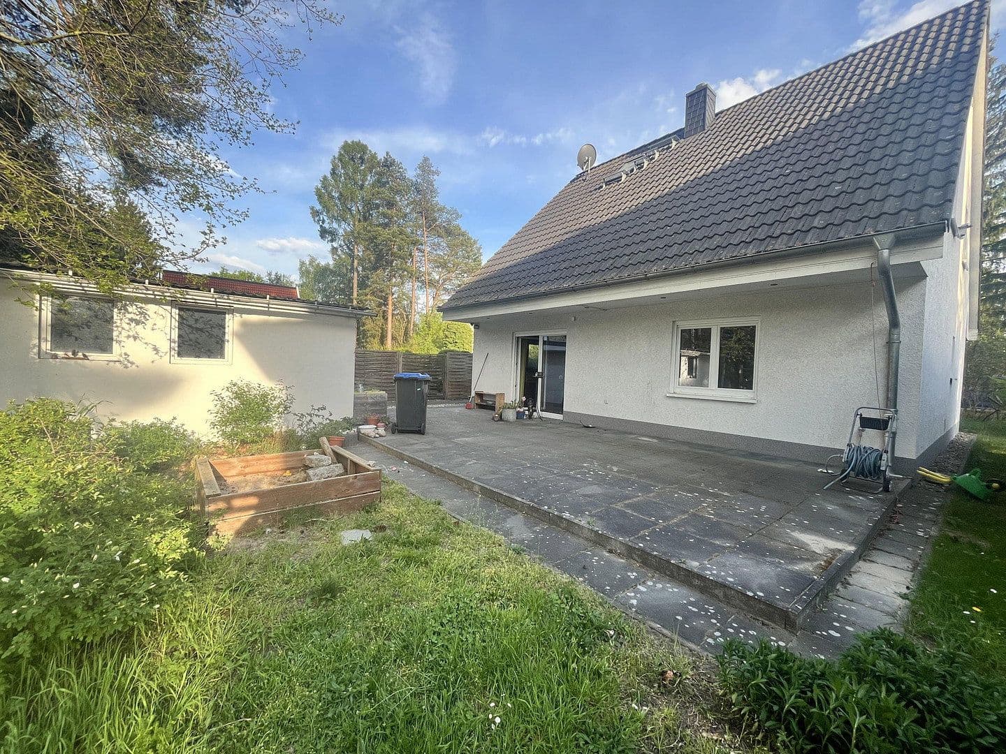 Predaj domu 134 m², pozemek 655 m², Magedeburgerstr 30, Glienicke/Nordbahn, Brandenbursko Predaj domu 134 m², pozemek 655 m², Magedeburgerstr 30, Glienicke/Nordbahn, Brandenbursko