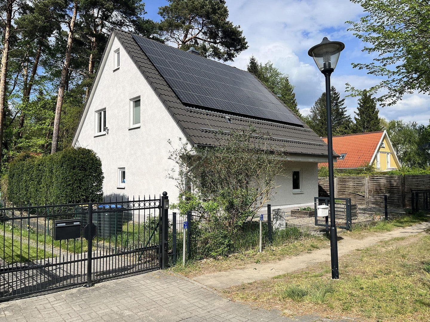 Predaj domu 134 m², pozemek 655 m², Magedeburgerstr 30, Glienicke/Nordbahn, Brandenbursko Predaj domu 134 m², pozemek 655 m², Magedeburgerstr 30, Glienicke/Nordbahn, Brandenbursko