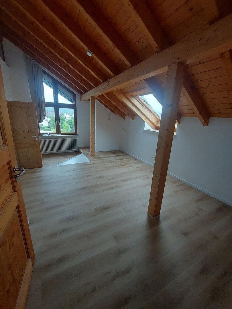 Prenájom bytu 4-izbový 150 m², Emmendingen, Bádensko-Wurttembersko Prenájom bytu 4-izbový 150 m², Emmendingen, Bádensko-Wurttembersko