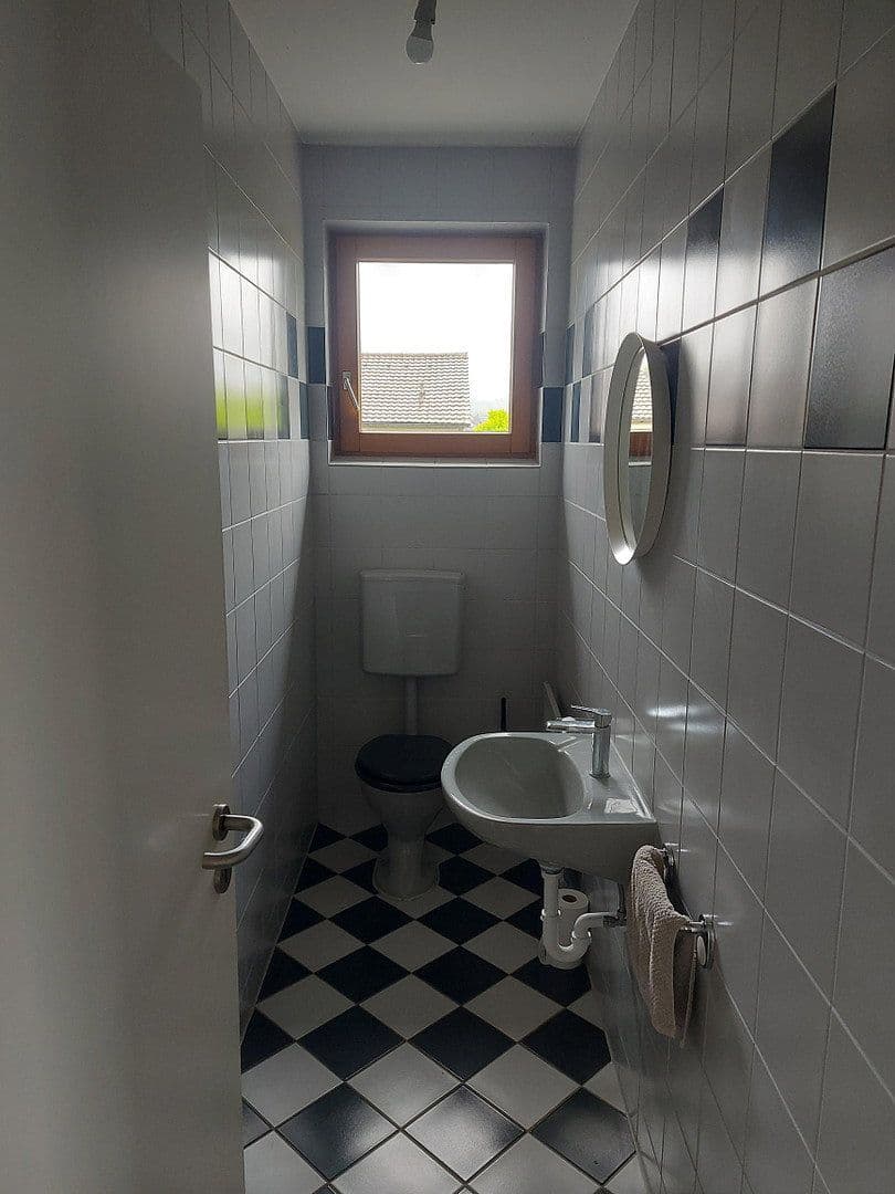 Prenájom bytu 4-izbový 150 m², Emmendingen, Bádensko-Wurttembersko Prenájom bytu 4-izbový 150 m², Emmendingen, Bádensko-Wurttembersko