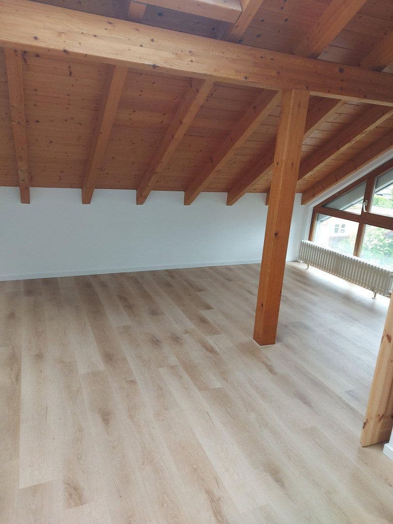 Prenájom bytu 4-izbový 150 m², Emmendingen, Bádensko-Wurttembersko Prenájom bytu 4-izbový 150 m², Emmendingen, Bádensko-Wurttembersko