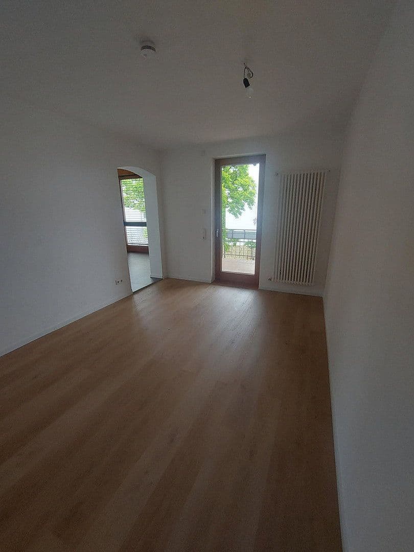 Prenájom bytu 4-izbový 150 m², Emmendingen, Bádensko-Wurttembersko Prenájom bytu 4-izbový 150 m², Emmendingen, Bádensko-Wurttembersko