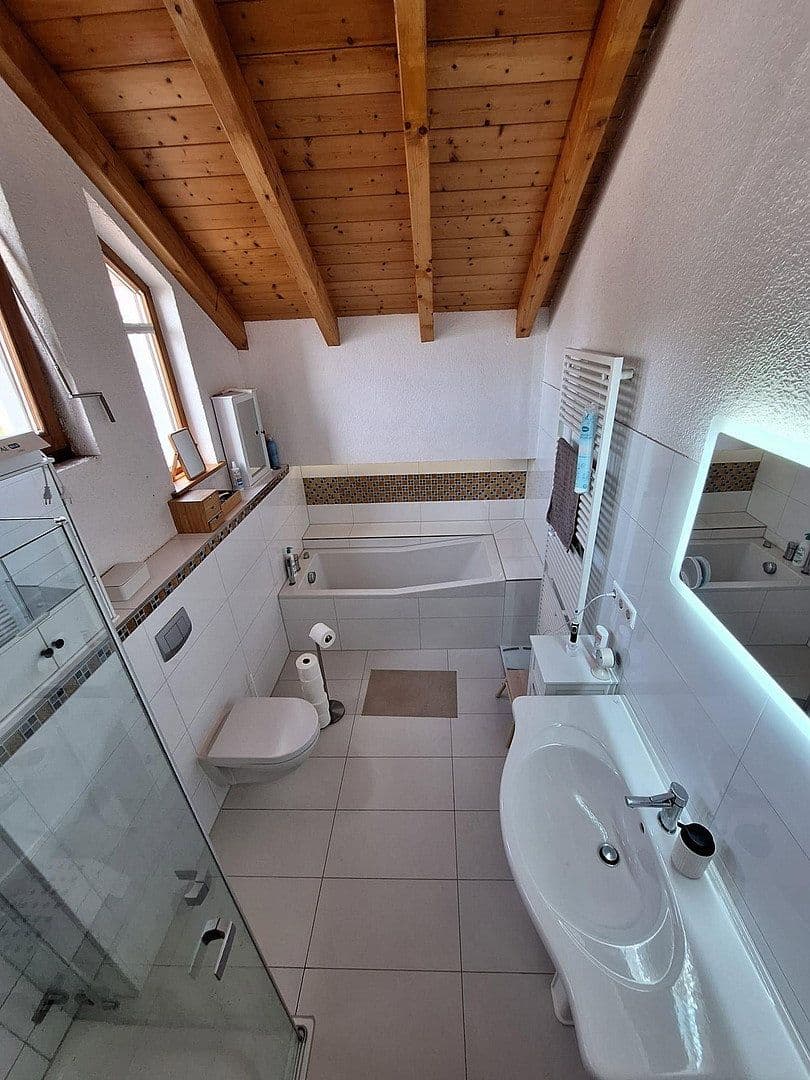 Prenájom bytu 4-izbový 150 m², Emmendingen, Bádensko-Wurttembersko Prenájom bytu 4-izbový 150 m², Emmendingen, Bádensko-Wurttembersko