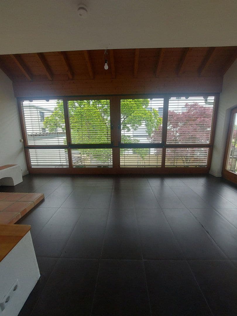 Prenájom bytu 4-izbový 150 m², Emmendingen, Bádensko-Wurttembersko Prenájom bytu 4-izbový 150 m², Emmendingen, Bádensko-Wurttembersko