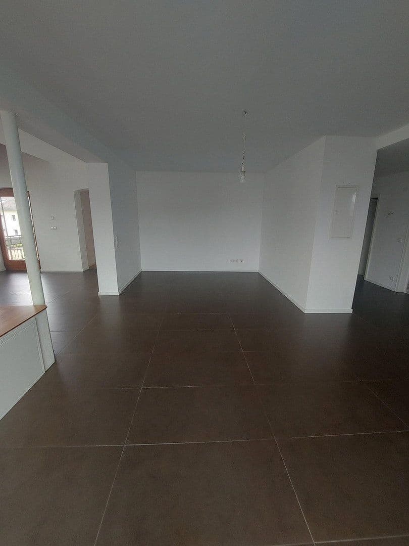 Prenájom bytu 4-izbový 150 m², Emmendingen, Bádensko-Wurttembersko Prenájom bytu 4-izbový 150 m², Emmendingen, Bádensko-Wurttembersko