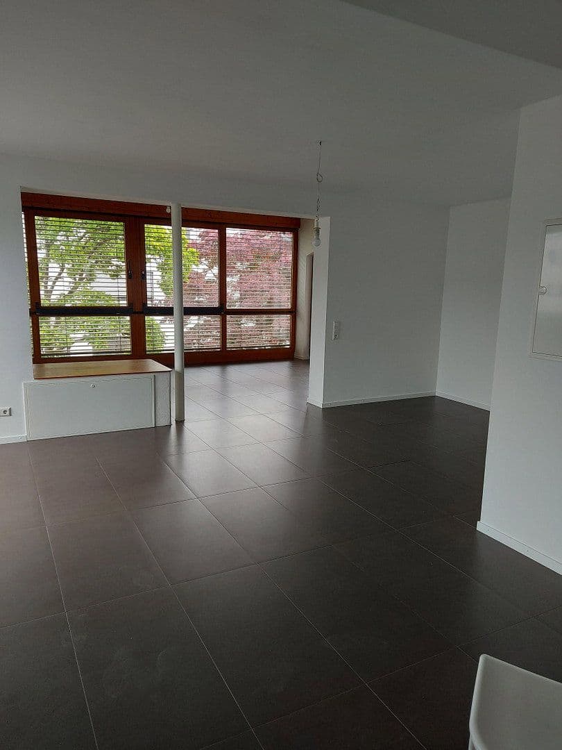 Prenájom bytu 4-izbový 150 m², Emmendingen, Bádensko-Wurttembersko Prenájom bytu 4-izbový 150 m², Emmendingen, Bádensko-Wurttembersko