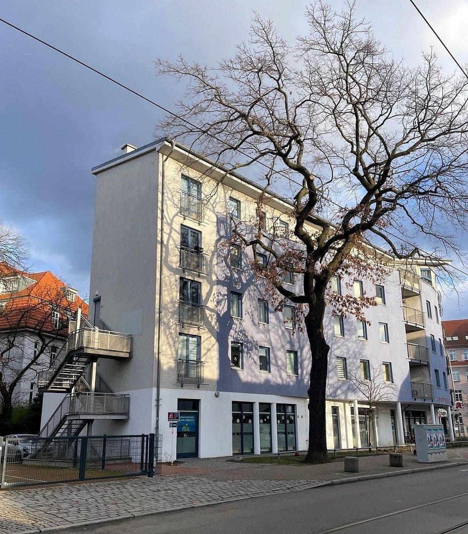 Prenájom kancelárie 125 m², Treskowallee 128, Berlin, Berlín Prenájom kancelárie 125 m², Treskowallee 128, Berlin, Berlín