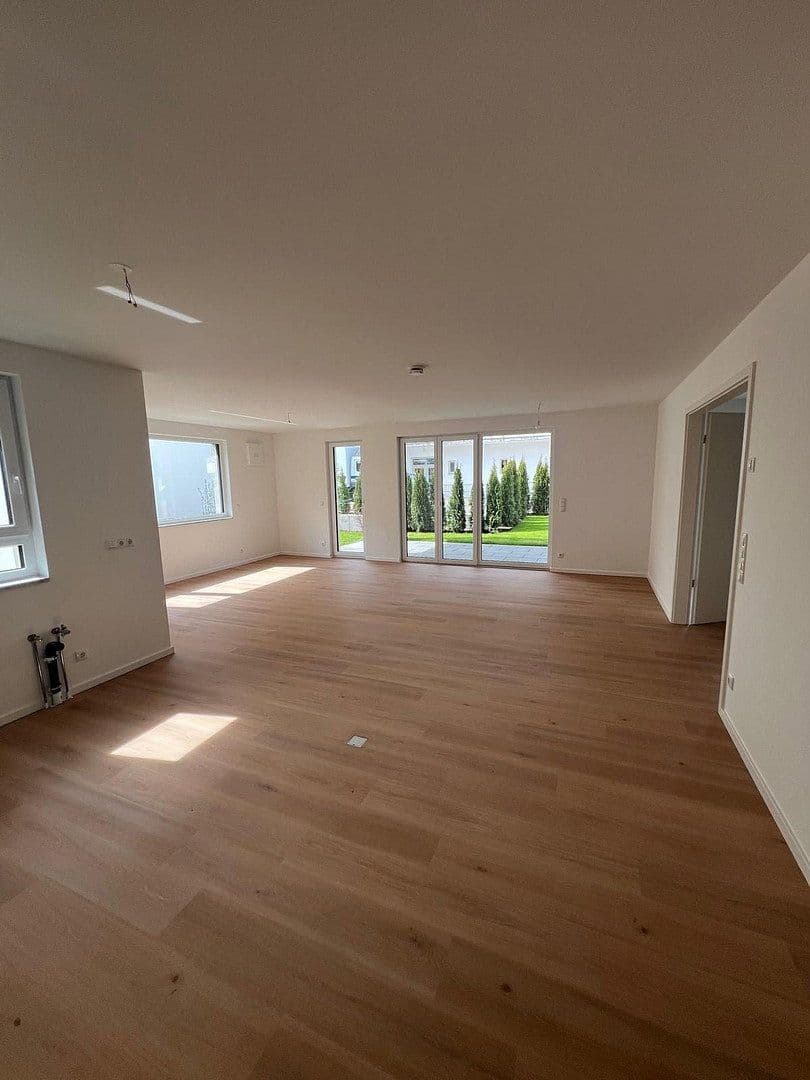 Prenájom bytu 3-izbový 98 m², Dorfstraße 11b, Germering, Bavorsko Prenájom bytu 3-izbový 98 m², Dorfstraße 11b, Germering, Bavorsko