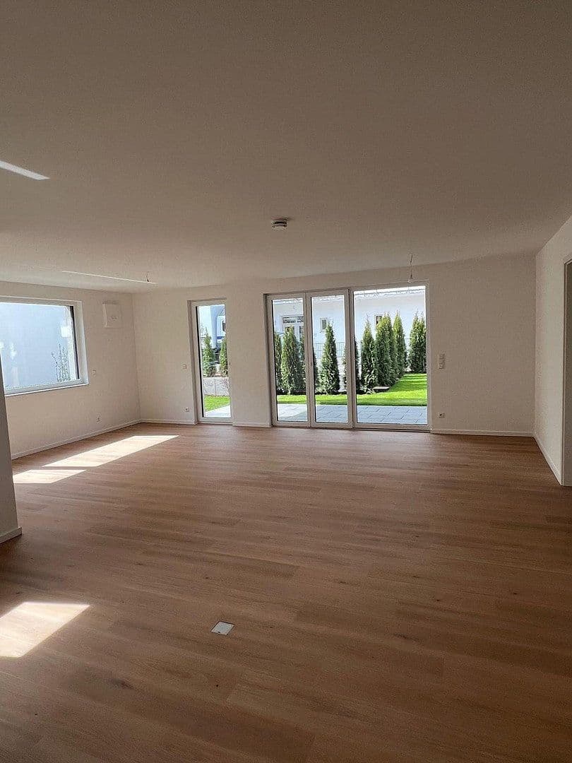 Prenájom bytu 3-izbový 98 m², Dorfstraße 11b, Germering, Bavorsko Prenájom bytu 3-izbový 98 m², Dorfstraße 11b, Germering, Bavorsko