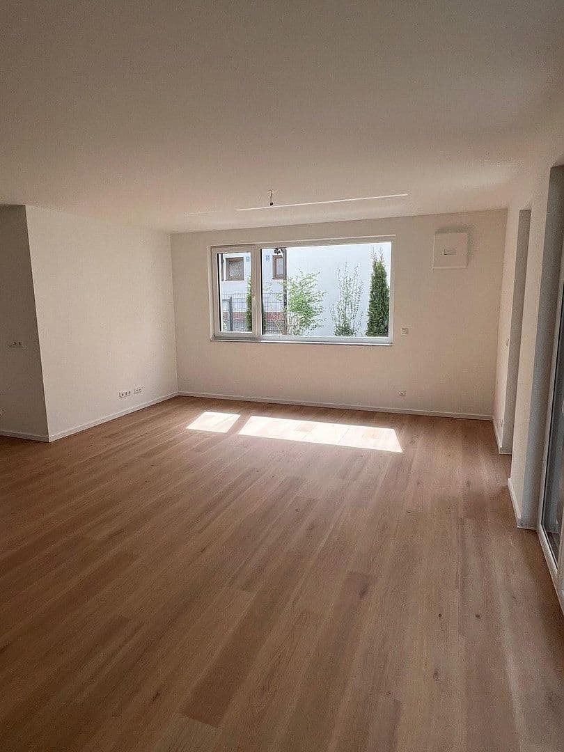 Prenájom bytu 3-izbový 98 m², Dorfstraße 11b, Germering, Bavorsko Prenájom bytu 3-izbový 98 m², Dorfstraße 11b, Germering, Bavorsko