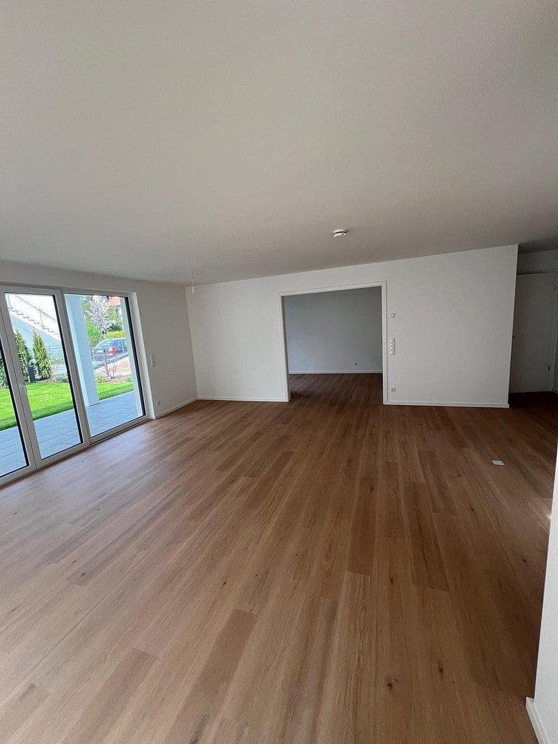 Prenájom bytu 3-izbový 98 m², Dorfstraße 11b, Germering, Bavorsko Prenájom bytu 3-izbový 98 m², Dorfstraße 11b, Germering, Bavorsko