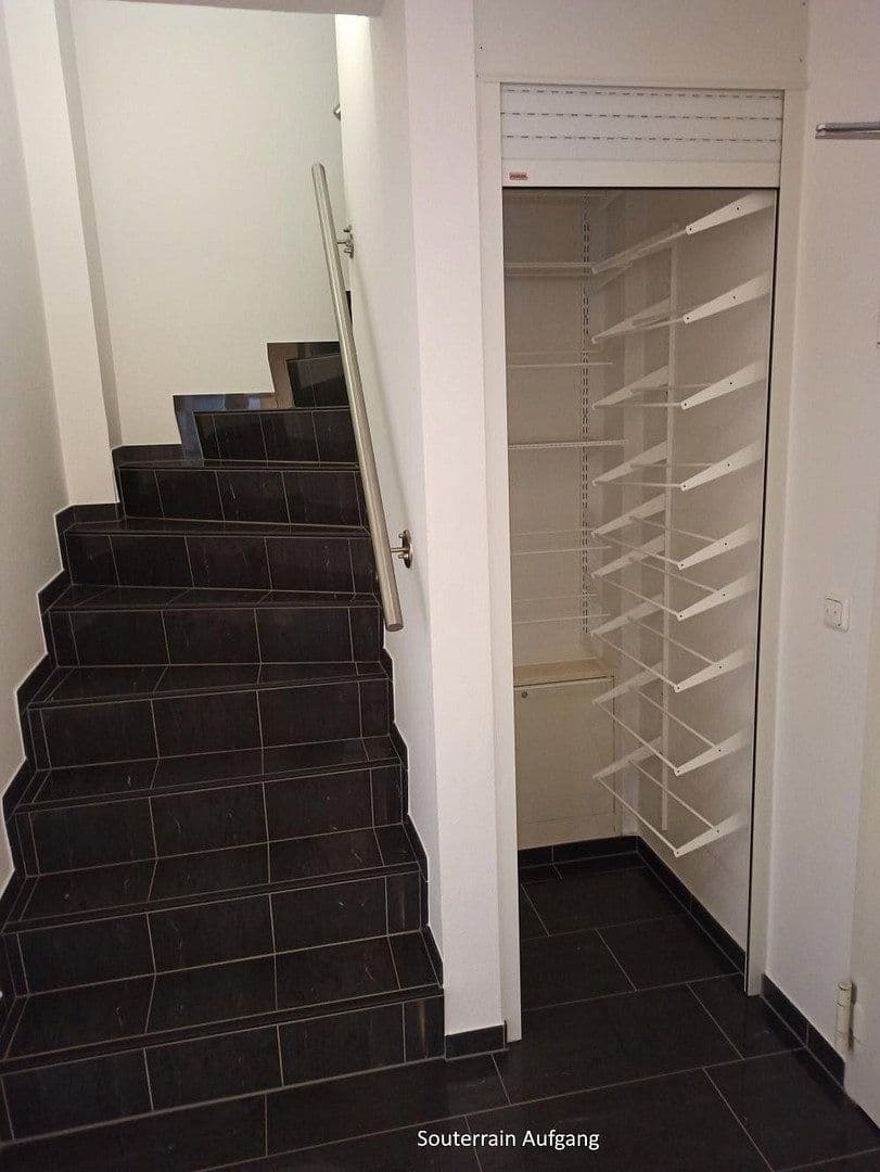Prenájom bytu 4-izbový 134 m², Norderstedt, Šlezvicko-Holštajnsko Prenájom bytu 4-izbový 134 m², Norderstedt, Šlezvicko-Holštajnsko