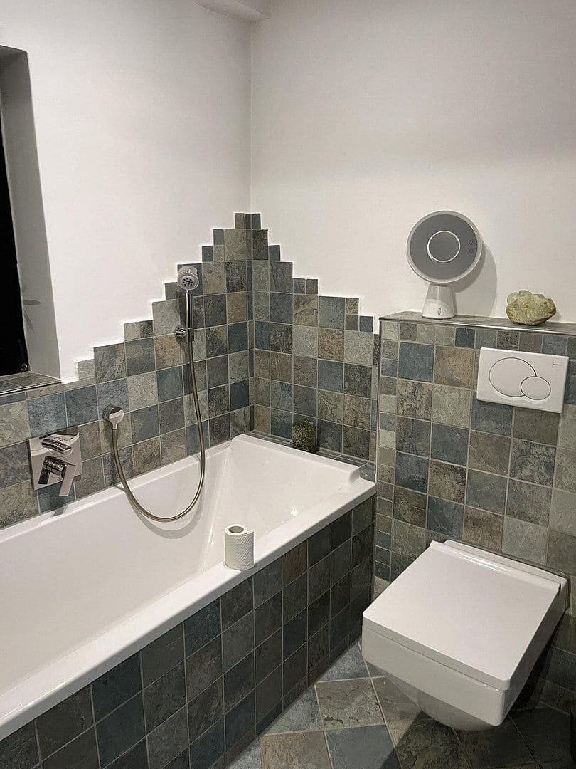Predaj domu 160 m², pozemek 3.000 m², Heiligkreuzsteinach, Bádensko-Wurttembersko Predaj domu 160 m², pozemek 3.000 m², Heiligkreuzsteinach, Bádensko-Wurttembersko