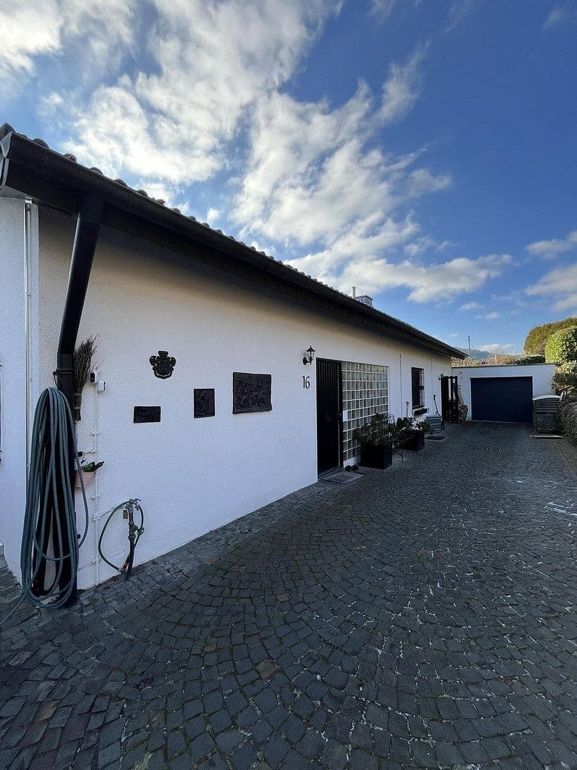 Predaj domu 160 m², pozemek 3.000 m², Heiligkreuzsteinach, Bádensko-Wurttembersko Predaj domu 160 m², pozemek 3.000 m², Heiligkreuzsteinach, Bádensko-Wurttembersko