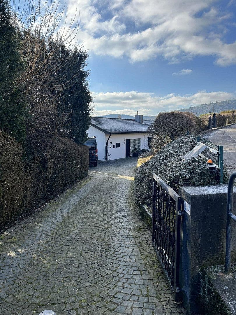 Predaj domu 160 m², pozemek 3.000 m², Heiligkreuzsteinach, Bádensko-Wurttembersko Predaj domu 160 m², pozemek 3.000 m², Heiligkreuzsteinach, Bádensko-Wurttembersko