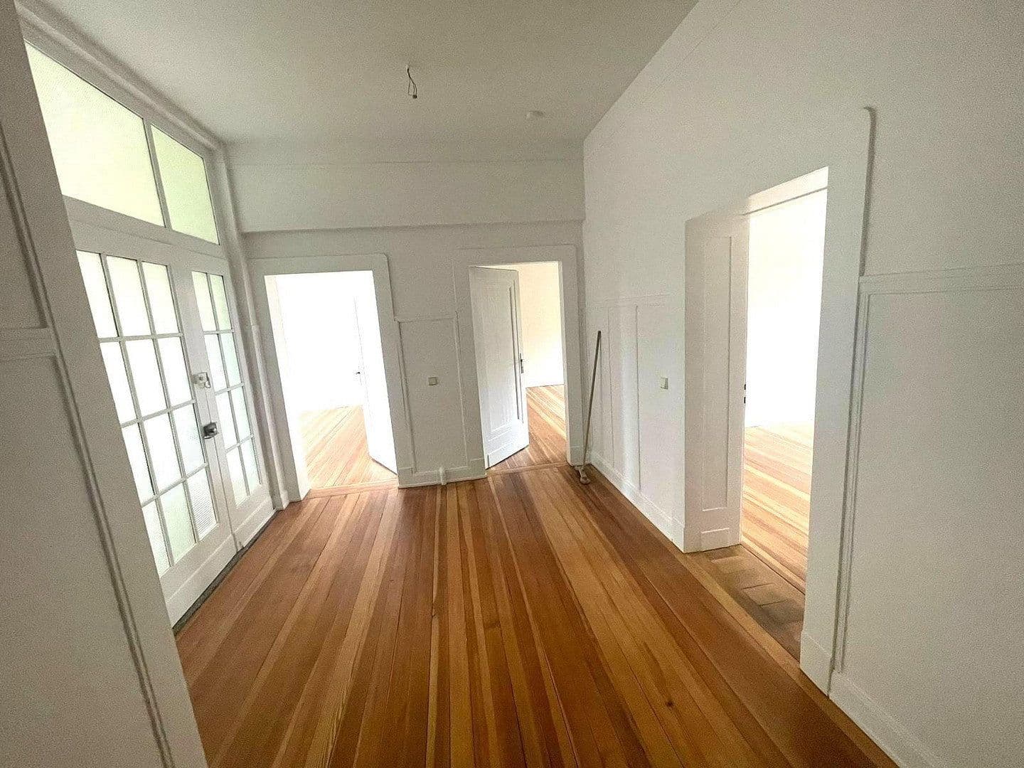 Prenájom bytu 5-izbový 180 m², Saarbrücken, Sársko Prenájom bytu 5-izbový 180 m², Saarbrücken, Sársko