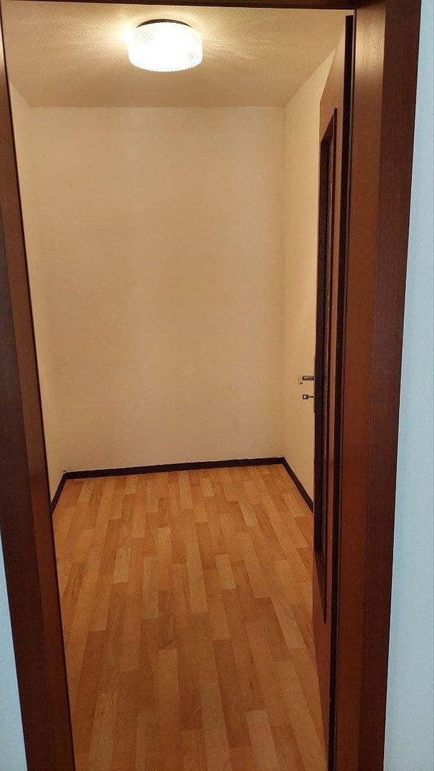 Prenájom bytu 3-izbový 92 m², Mosbach, Bádensko-Wurttembersko Prenájom bytu 3-izbový 92 m², Mosbach, Bádensko-Wurttembersko