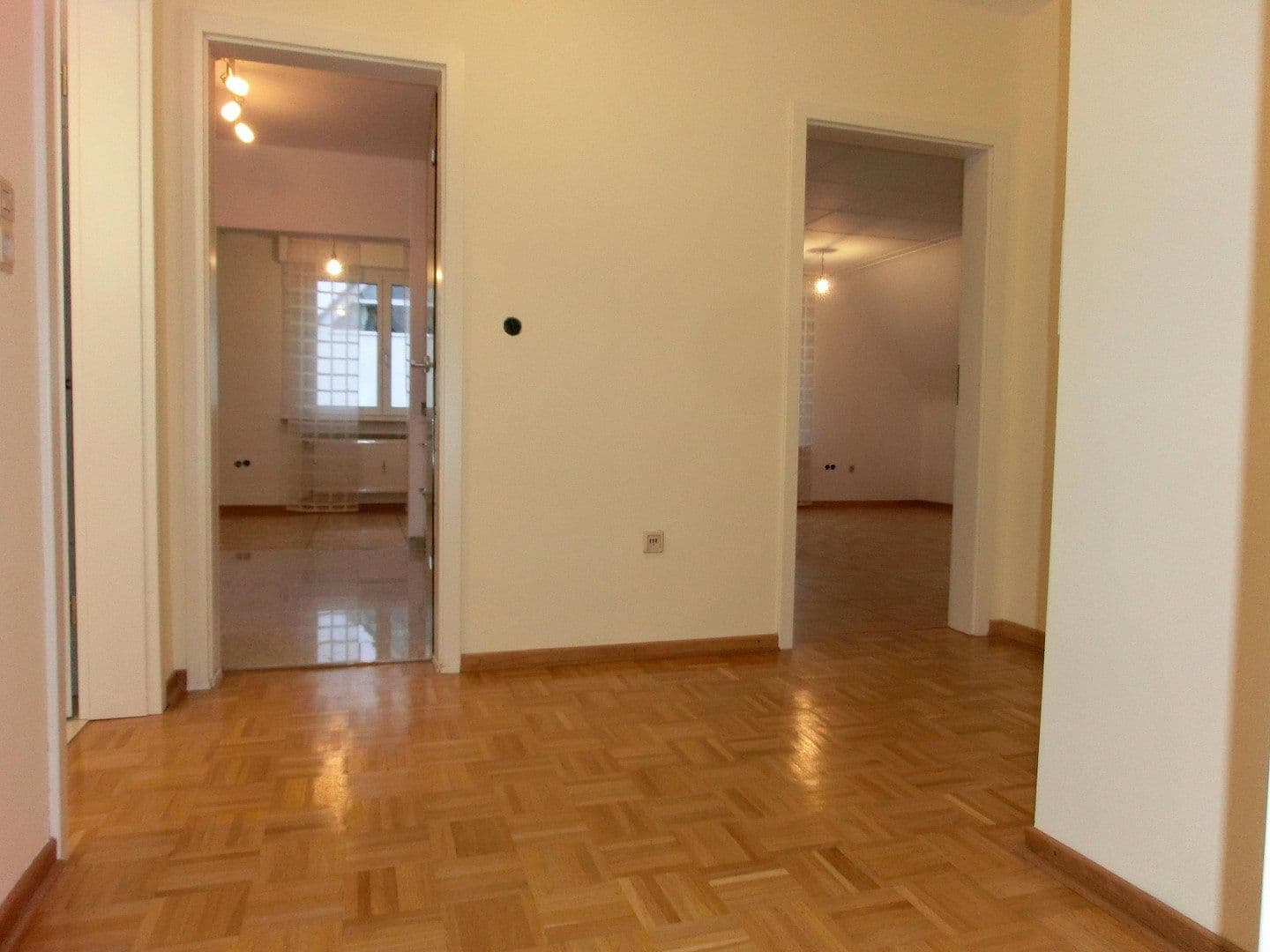 Prenájom bytu 2-izbový 74 m², Köln, Severné Porýnie - Westfálsko Prenájom bytu 2-izbový 74 m², Köln, Severné Porýnie - Westfálsko