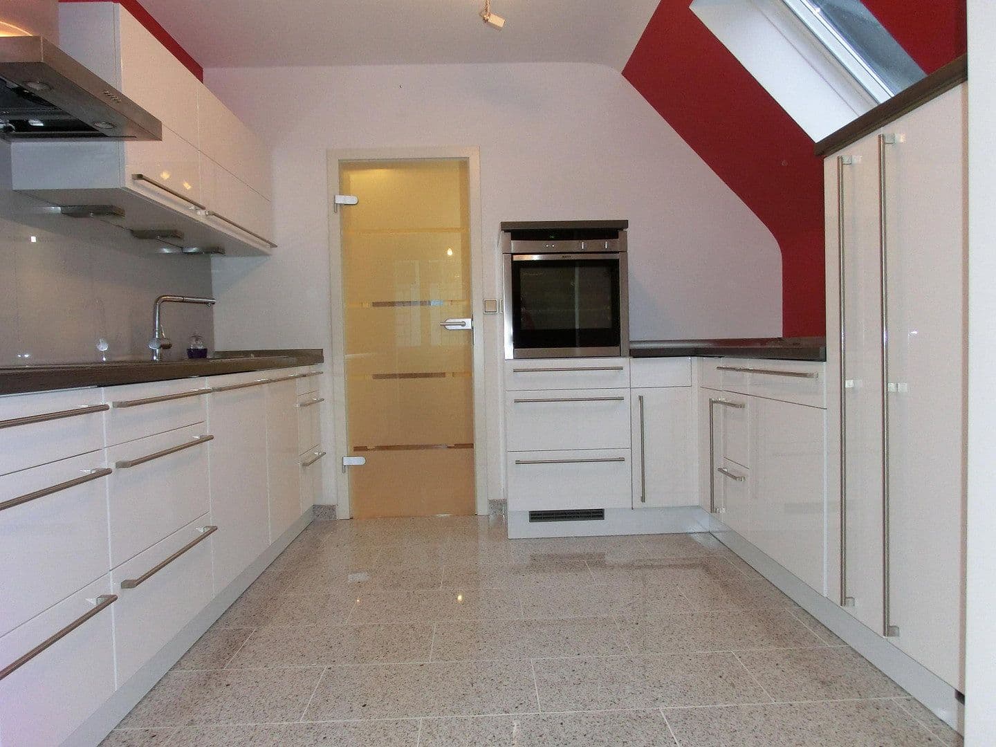 Prenájom bytu 2-izbový 74 m², Köln, Severné Porýnie - Westfálsko Prenájom bytu 2-izbový 74 m², Köln, Severné Porýnie - Westfálsko