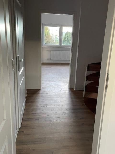 Prenájom bytu 4-izbový 170 m², Fichtenstraße 40, Niedernhausen, Hesensko Prenájom bytu 4-izbový 170 m², Fichtenstraße 40, Niedernhausen, Hesensko