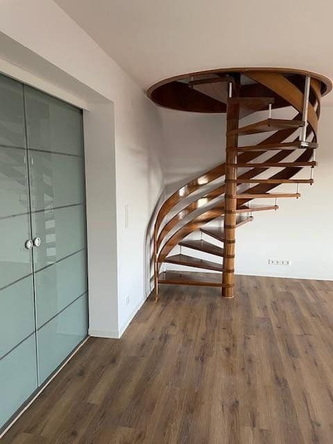 Prenájom bytu 4-izbový 170 m², Fichtenstraße 40, Niedernhausen, Hesensko Prenájom bytu 4-izbový 170 m², Fichtenstraße 40, Niedernhausen, Hesensko