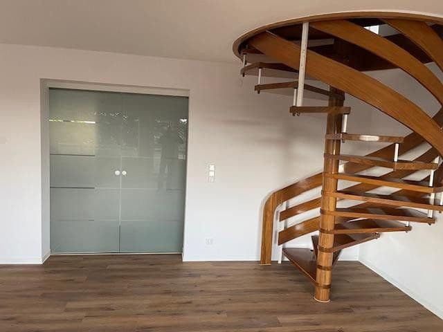 Prenájom bytu 4-izbový 170 m², Fichtenstraße 40, Niedernhausen, Hesensko Prenájom bytu 4-izbový 170 m², Fichtenstraße 40, Niedernhausen, Hesensko
