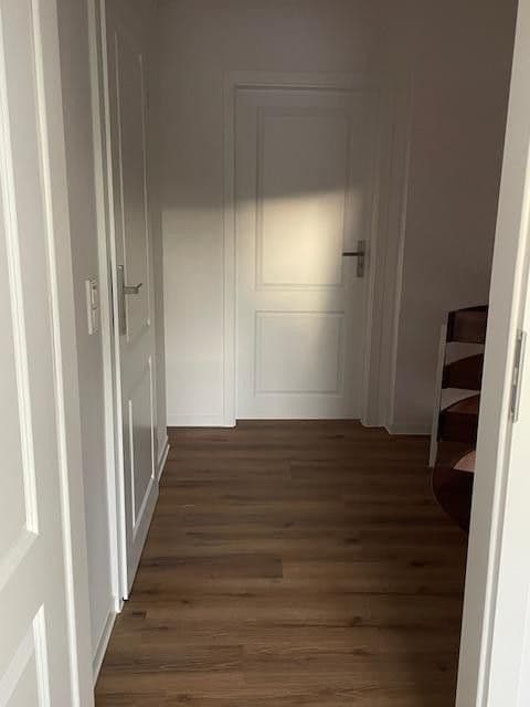 Prenájom bytu 4-izbový 170 m², Fichtenstraße 40, Niedernhausen, Hesensko Prenájom bytu 4-izbový 170 m², Fichtenstraße 40, Niedernhausen, Hesensko