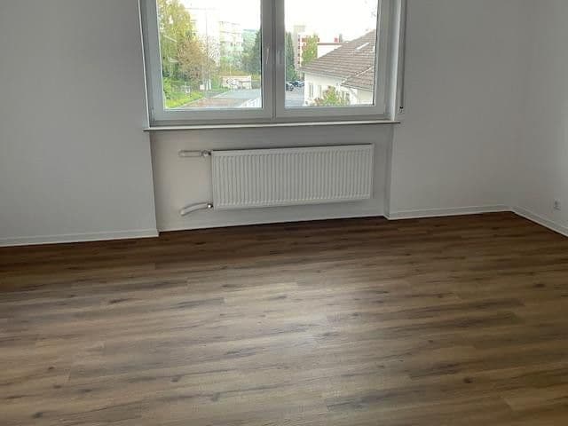 Prenájom bytu 4-izbový 170 m², Fichtenstraße 40, Niedernhausen, Hesensko Prenájom bytu 4-izbový 170 m², Fichtenstraße 40, Niedernhausen, Hesensko