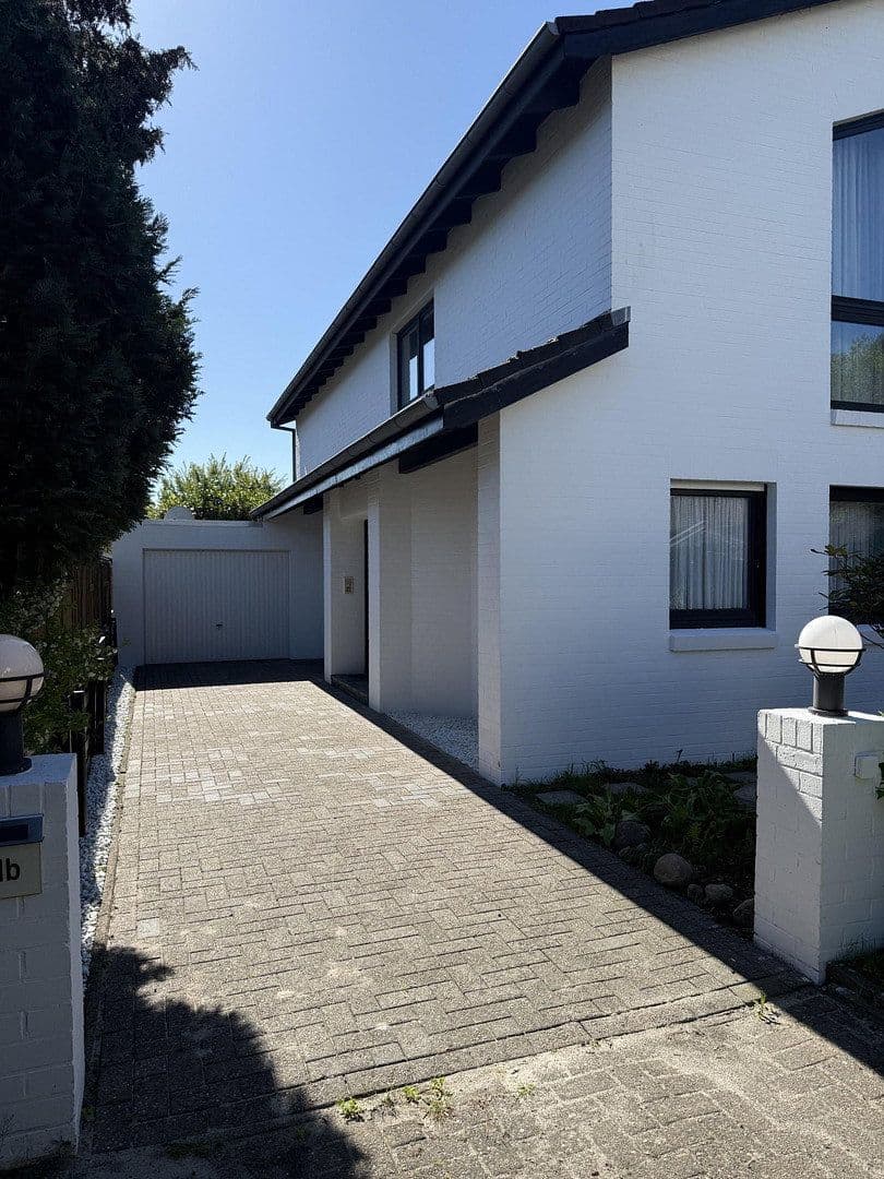 Predaj domu 153 m², pozemek 400 m², Stuhr, Dolné Sasko Predaj domu 153 m², pozemek 400 m², Stuhr, Dolné Sasko