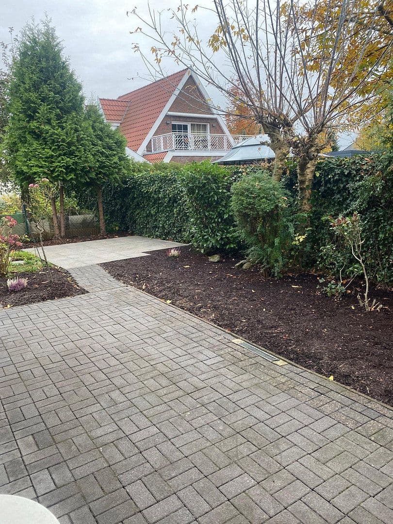 Predaj domu 153 m², pozemek 400 m², Stuhr, Dolné Sasko Predaj domu 153 m², pozemek 400 m², Stuhr, Dolné Sasko