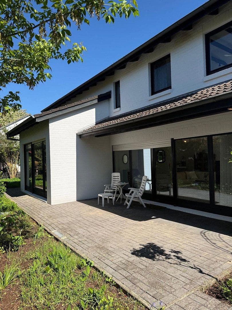 Predaj domu 153 m², pozemek 400 m², Stuhr, Dolné Sasko Predaj domu 153 m², pozemek 400 m², Stuhr, Dolné Sasko