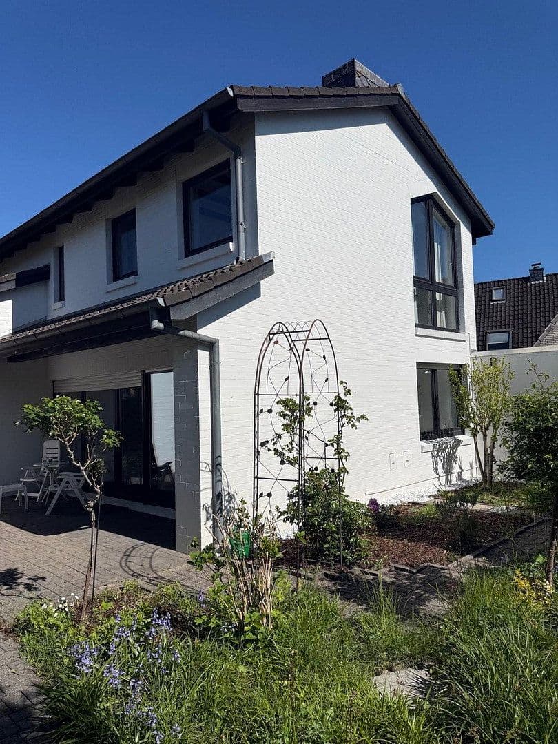 Predaj domu 153 m², pozemek 400 m², Stuhr, Dolné Sasko Predaj domu 153 m², pozemek 400 m², Stuhr, Dolné Sasko