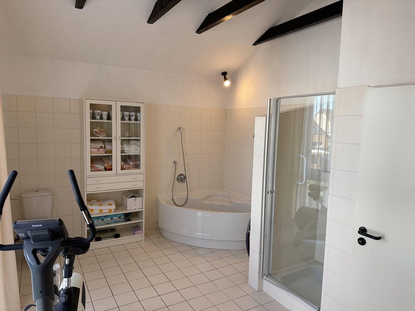 Predaj domu 153 m², pozemek 400 m², Stuhr, Dolné Sasko Predaj domu 153 m², pozemek 400 m², Stuhr, Dolné Sasko