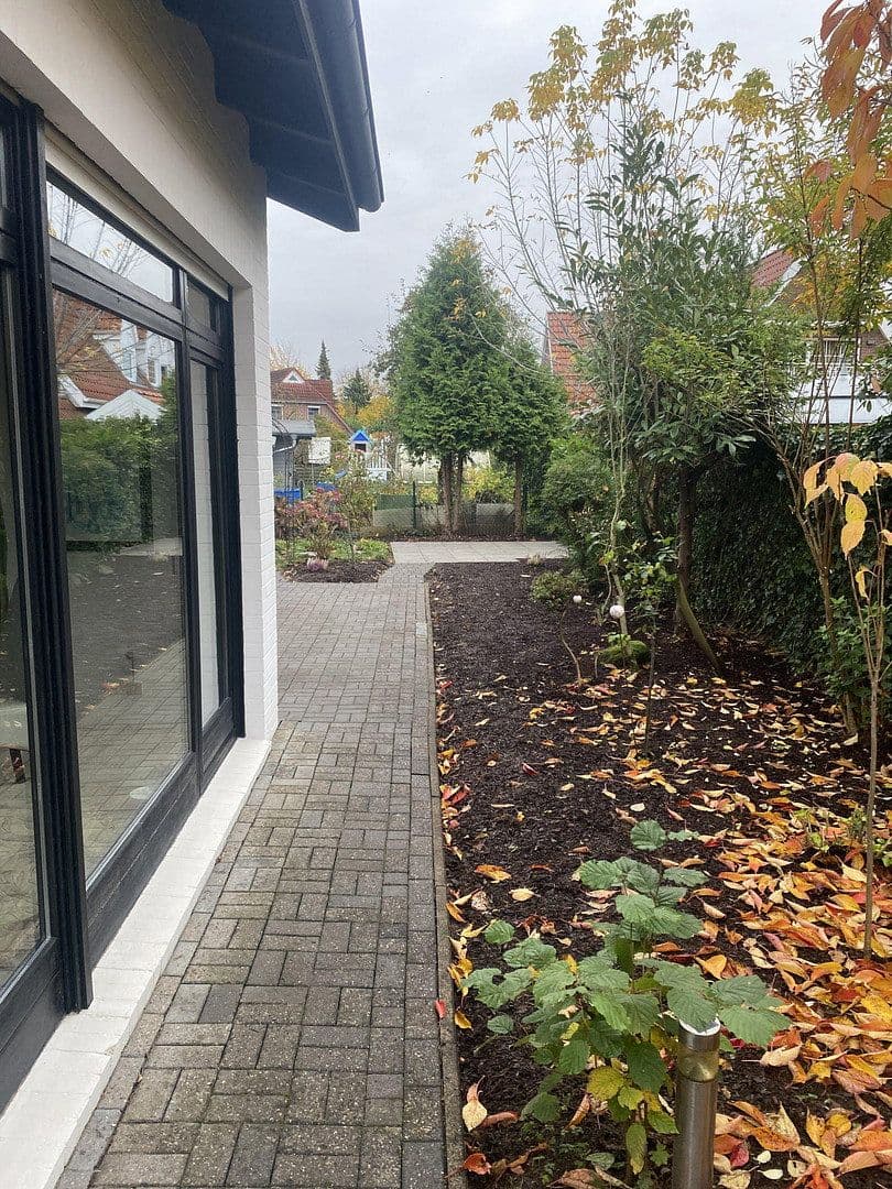 Predaj domu 153 m², pozemek 400 m², Stuhr, Dolné Sasko Predaj domu 153 m², pozemek 400 m², Stuhr, Dolné Sasko