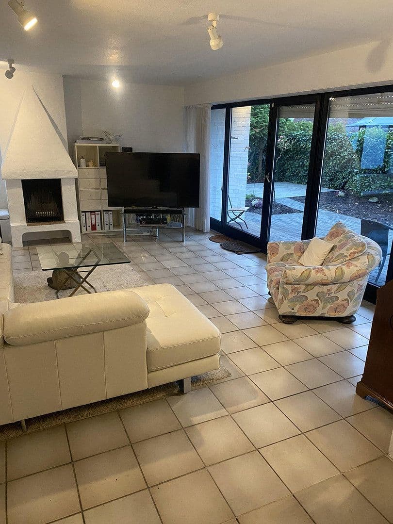 Predaj domu 153 m², pozemek 400 m², Stuhr, Dolné Sasko Predaj domu 153 m², pozemek 400 m², Stuhr, Dolné Sasko