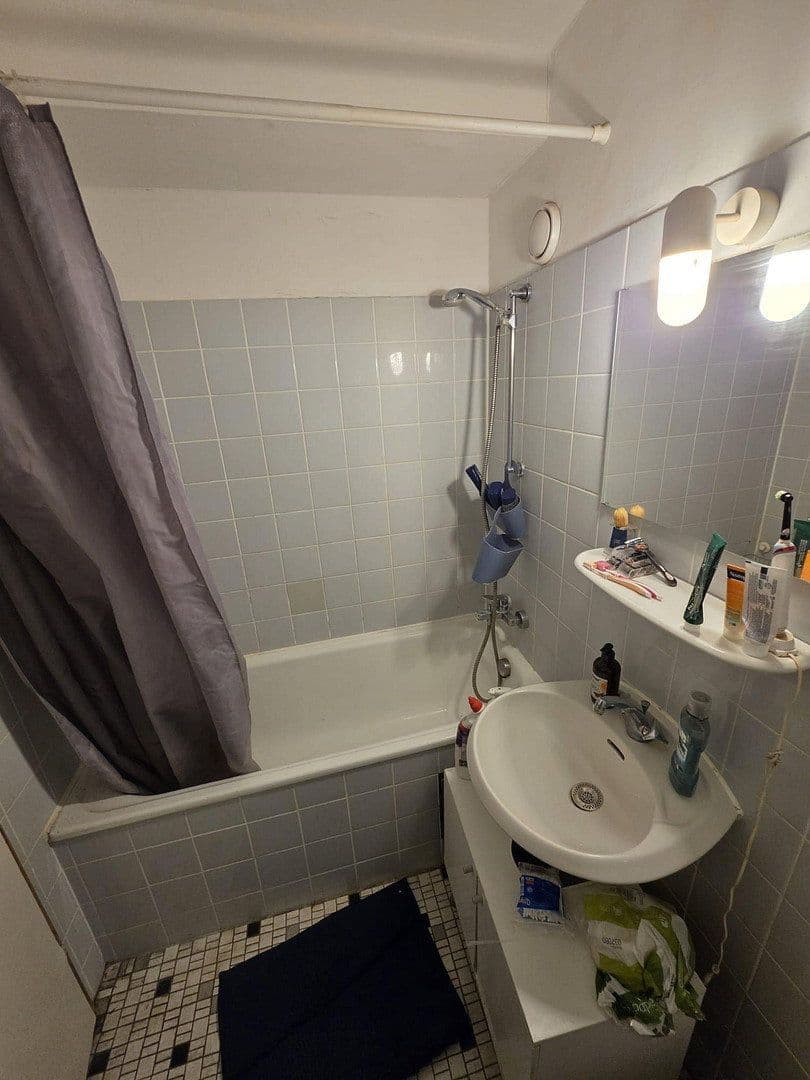 Prenájom bytu 1-izbový 40 m², Luxemburgerstraße 124-136, Köln, Severné Porýnie - Westfálsko Prenájom bytu 1-izbový 40 m², Luxemburgerstraße 124-136, Köln, Severné Porýnie - Westfálsko