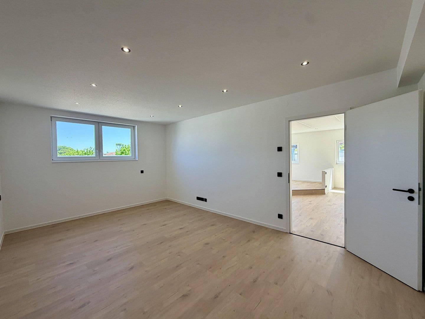 Prenájom bytu 4-izbový 134 m², Draisstr. 1, Karlsbad, Bádensko-Wurttembersko Prenájom bytu 4-izbový 134 m², Draisstr. 1, Karlsbad, Bádensko-Wurttembersko
