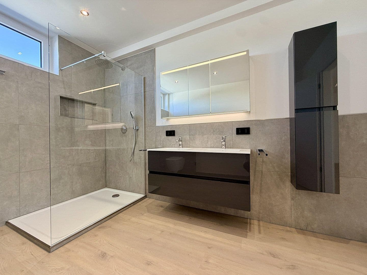Prenájom bytu 4-izbový 134 m², Draisstr. 1, Karlsbad, Bádensko-Wurttembersko Prenájom bytu 4-izbový 134 m², Draisstr. 1, Karlsbad, Bádensko-Wurttembersko