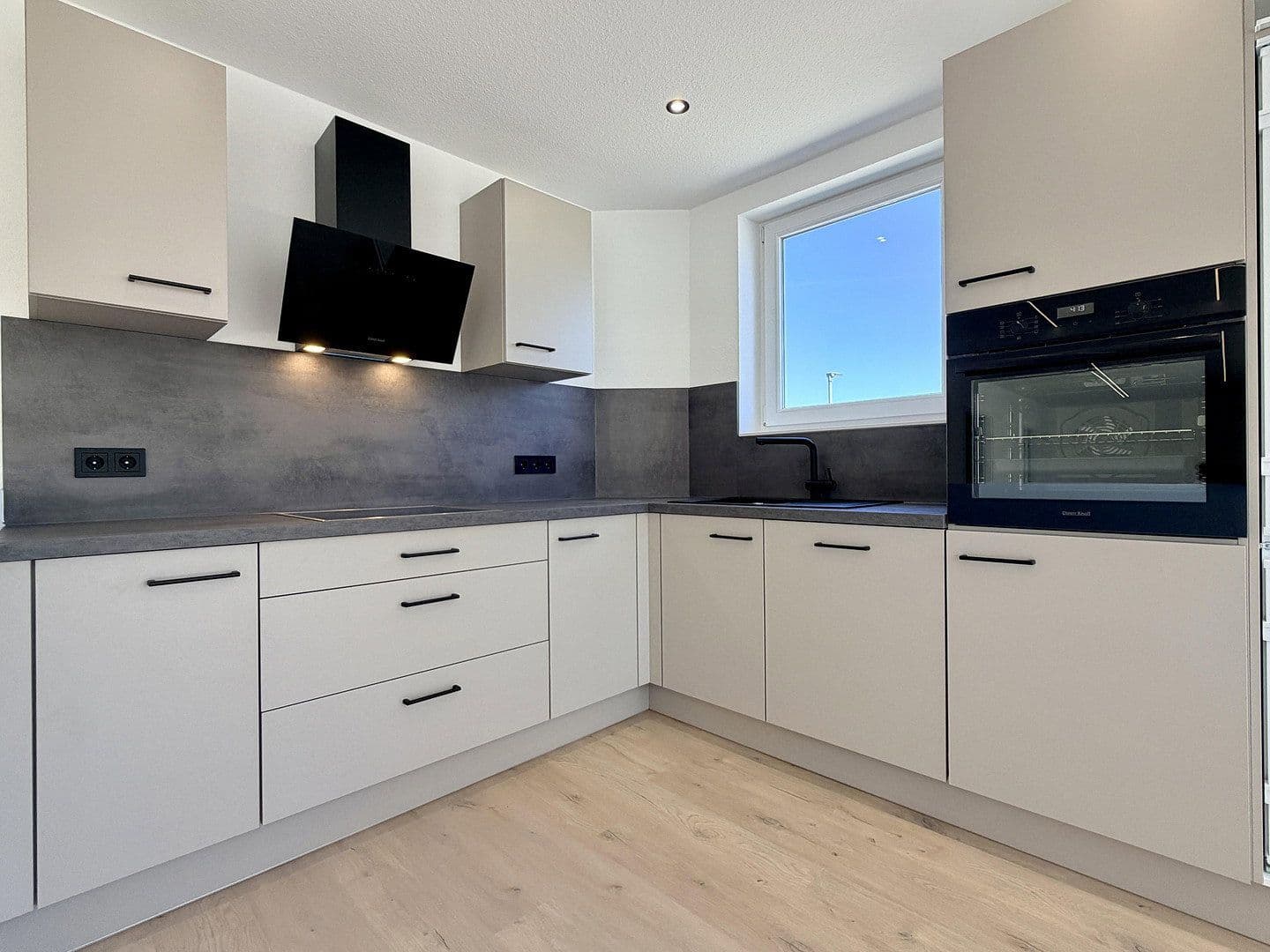 Prenájom bytu 4-izbový 134 m², Draisstr. 1, Karlsbad, Bádensko-Wurttembersko Prenájom bytu 4-izbový 134 m², Draisstr. 1, Karlsbad, Bádensko-Wurttembersko