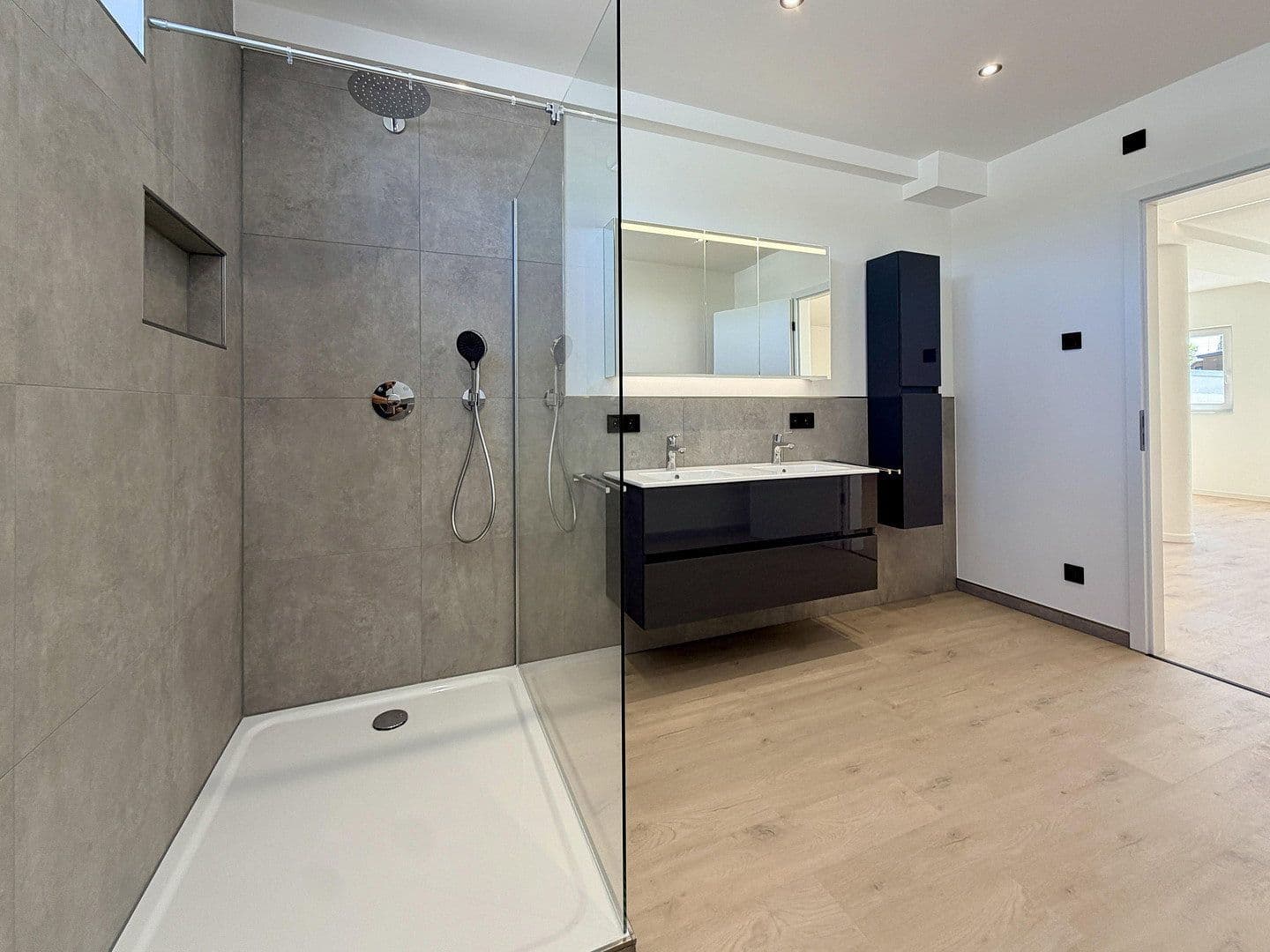 Prenájom bytu 4-izbový 134 m², Draisstr. 1, Karlsbad, Bádensko-Wurttembersko Prenájom bytu 4-izbový 134 m², Draisstr. 1, Karlsbad, Bádensko-Wurttembersko