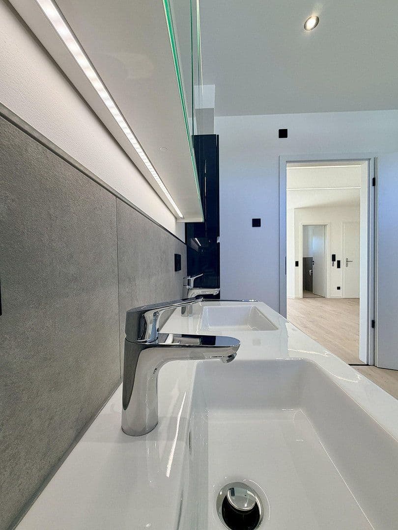 Prenájom bytu 4-izbový 134 m², Draisstr. 1, Karlsbad, Bádensko-Wurttembersko Prenájom bytu 4-izbový 134 m², Draisstr. 1, Karlsbad, Bádensko-Wurttembersko