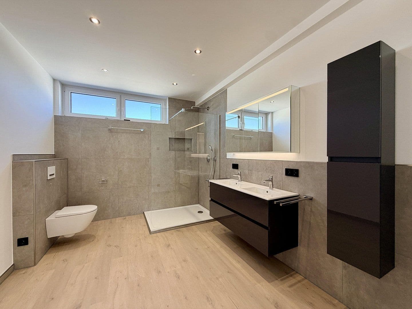 Prenájom bytu 4-izbový 134 m², Draisstr. 1, Karlsbad, Bádensko-Wurttembersko Prenájom bytu 4-izbový 134 m², Draisstr. 1, Karlsbad, Bádensko-Wurttembersko