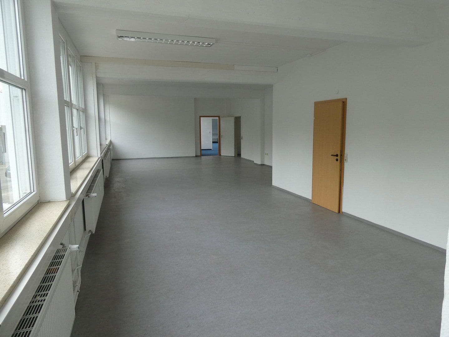 Predaj kancelárie 866 m², Ulm, Bádensko-Wurttembersko Predaj kancelárie 866 m², Ulm, Bádensko-Wurttembersko