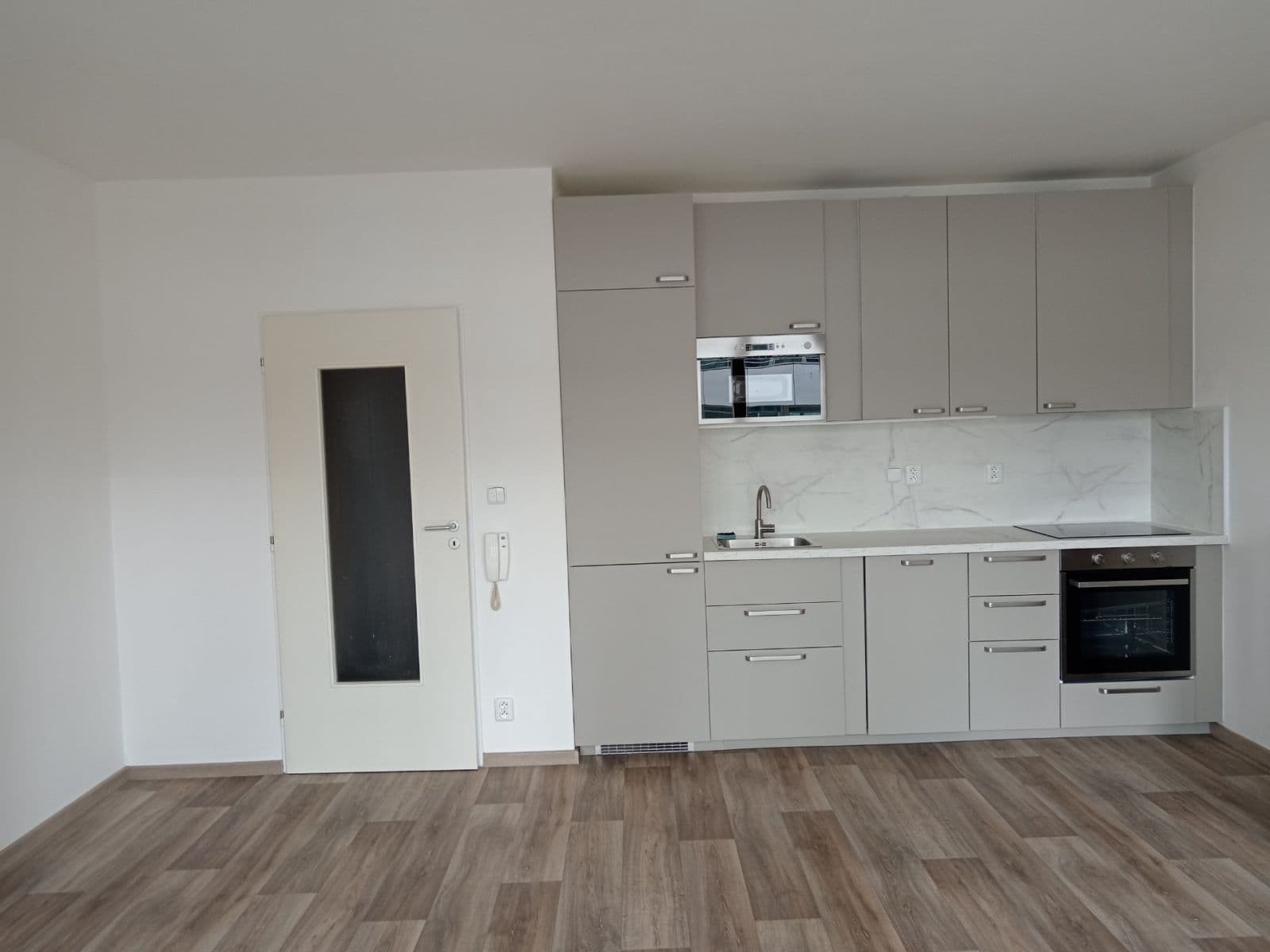 Prenájom bytu 1-izbový 34 m², Sluneční náměstí, Praha, Praha Prenájom bytu 1-izbový 34 m², Sluneční náměstí, Praha, Praha