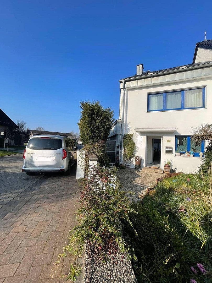 Predaj domu 180 m², pozemek 325 m², Niederkassel, Severné Porýnie - Westfálsko Predaj domu 180 m², pozemek 325 m², Niederkassel, Severné Porýnie - Westfálsko