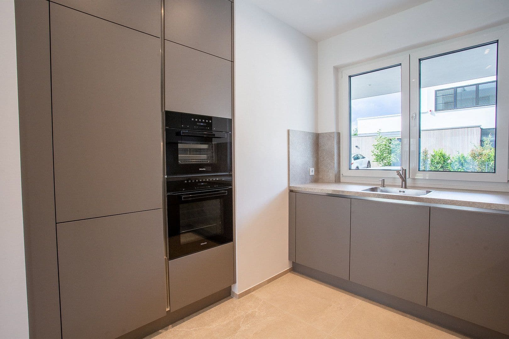 Prenájom domu 185 m², pozemek 330 m², Auf den Gänseweisen 24a, Liederbach am Taunus, Hesensko Prenájom domu 185 m², pozemek 330 m², Auf den Gänseweisen 24a, Liederbach am Taunus, Hesensko