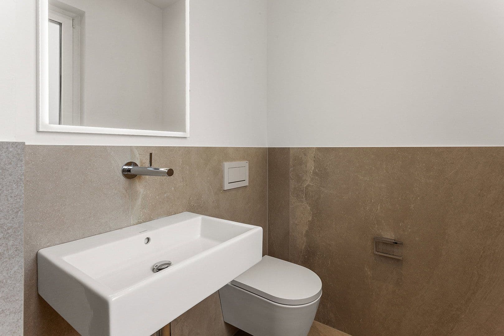 Prenájom domu 185 m², pozemek 330 m², Auf den Gänseweisen 24a, Liederbach am Taunus, Hesensko Prenájom domu 185 m², pozemek 330 m², Auf den Gänseweisen 24a, Liederbach am Taunus, Hesensko
