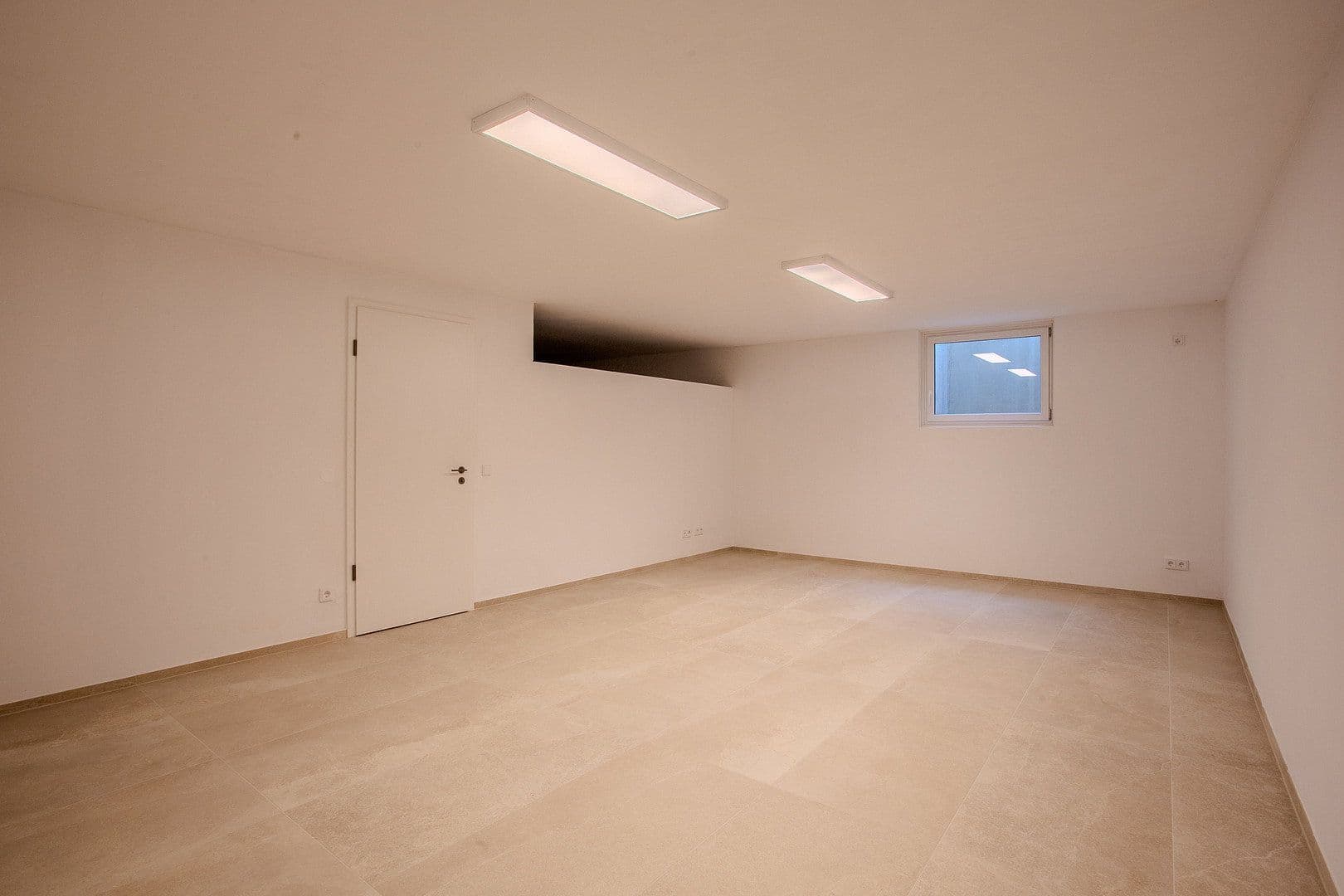 Prenájom domu 185 m², pozemek 330 m², Auf den Gänseweisen 24a, Liederbach am Taunus, Hesensko Prenájom domu 185 m², pozemek 330 m², Auf den Gänseweisen 24a, Liederbach am Taunus, Hesensko